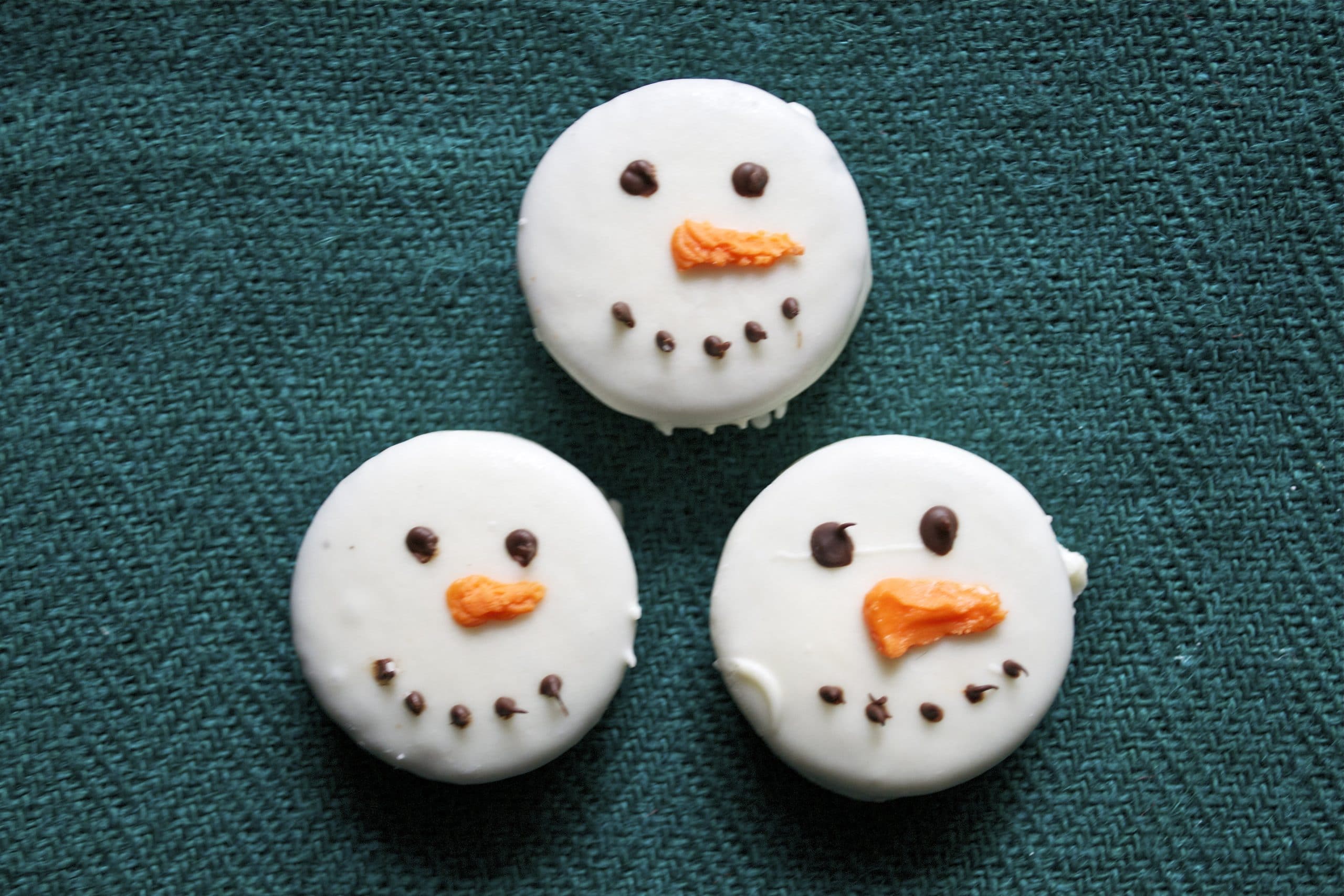 Dipped Oreo Snowmen