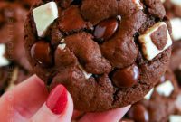 Peppermint Chocolate Chunky Treats
