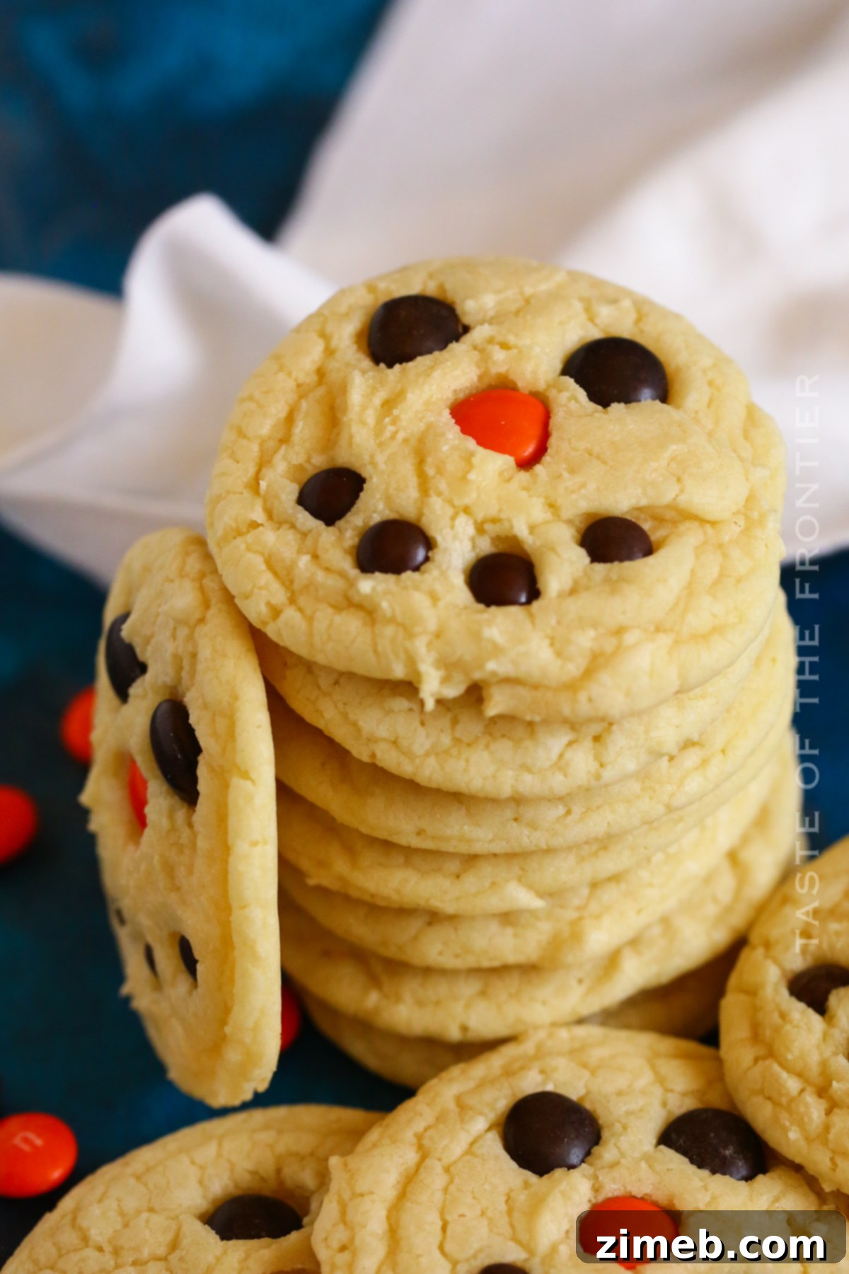 Festive Snowman Cookies 14 Assortment of holiday cookie ideas, including the snowman cake mix cookies.