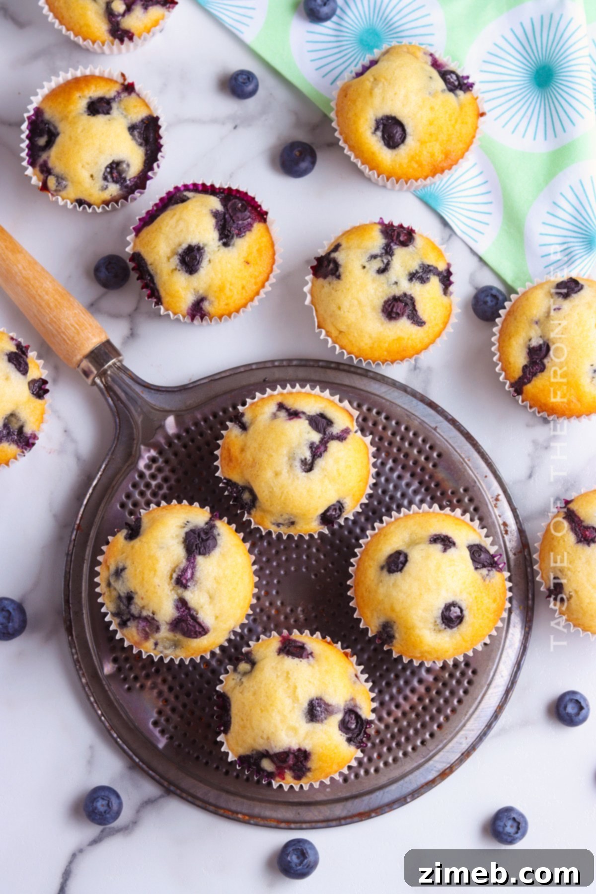 Best Blueberry Muffin Recipe 3 Moist Blueberry Muffin Recipe - Delicious, tender blueberry muffins made with an easy recipe, ideal for any occasion.