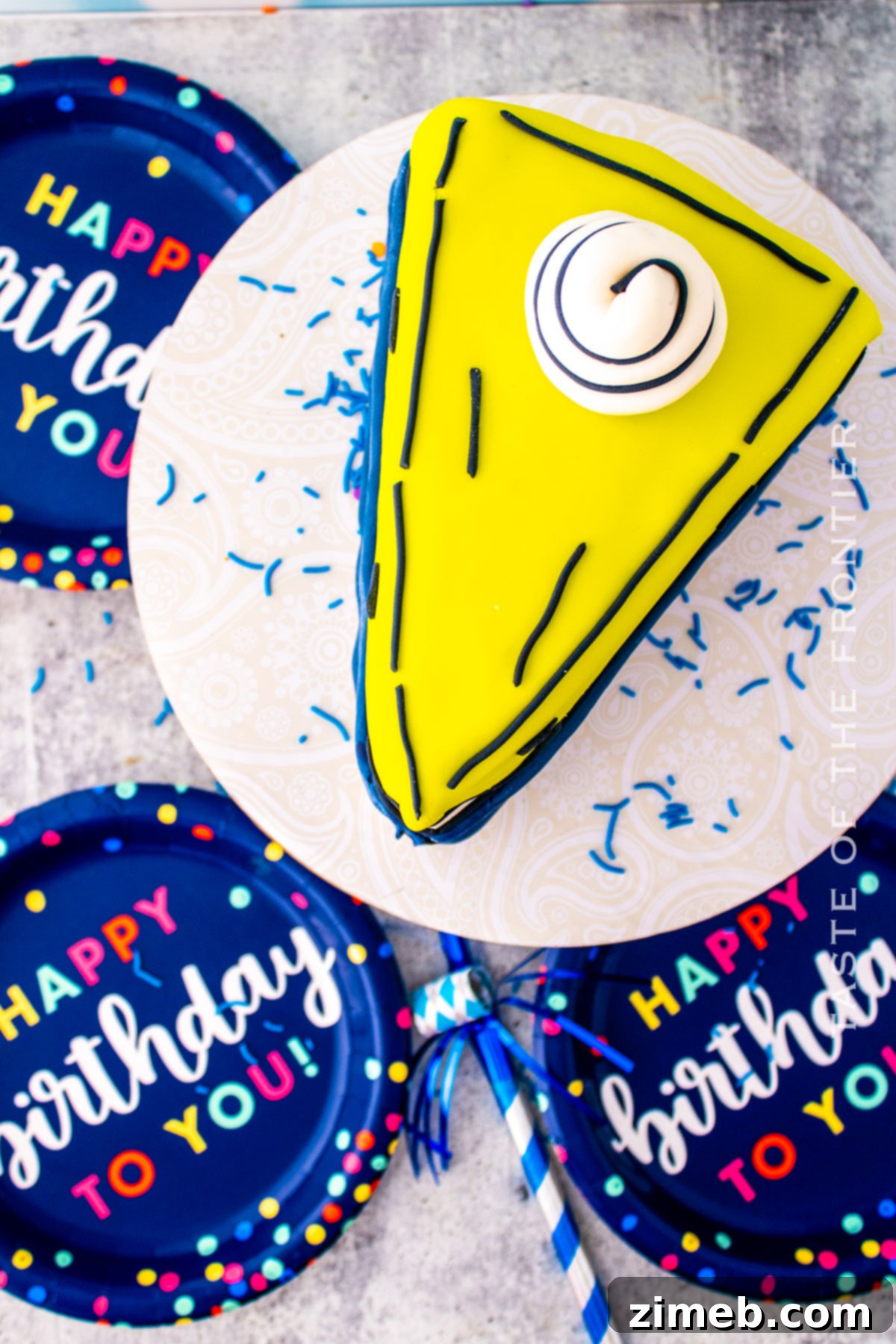 2D Comic Cake Phenomenon 3 Close-up of a decorated fondant cake showing 2D comic style