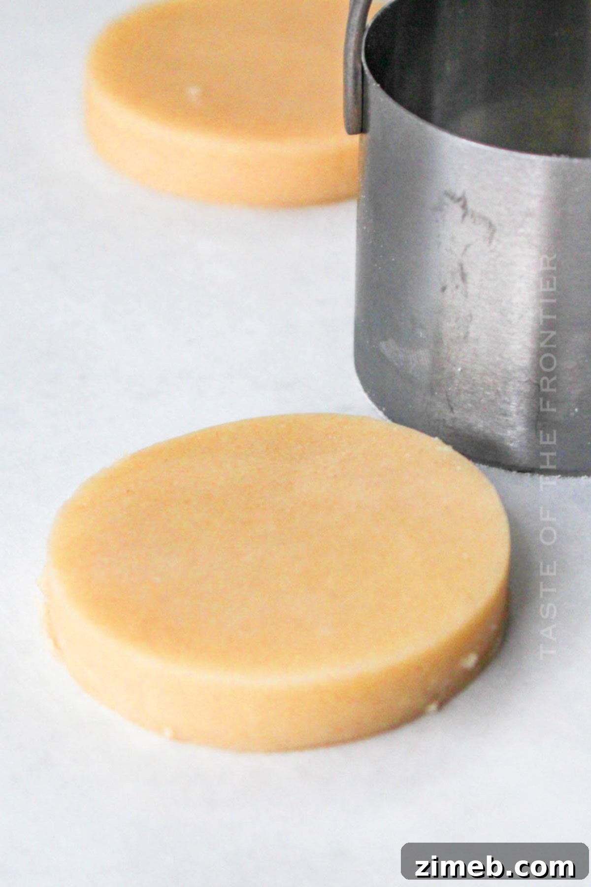 Cutting the cookie dough into round shapes