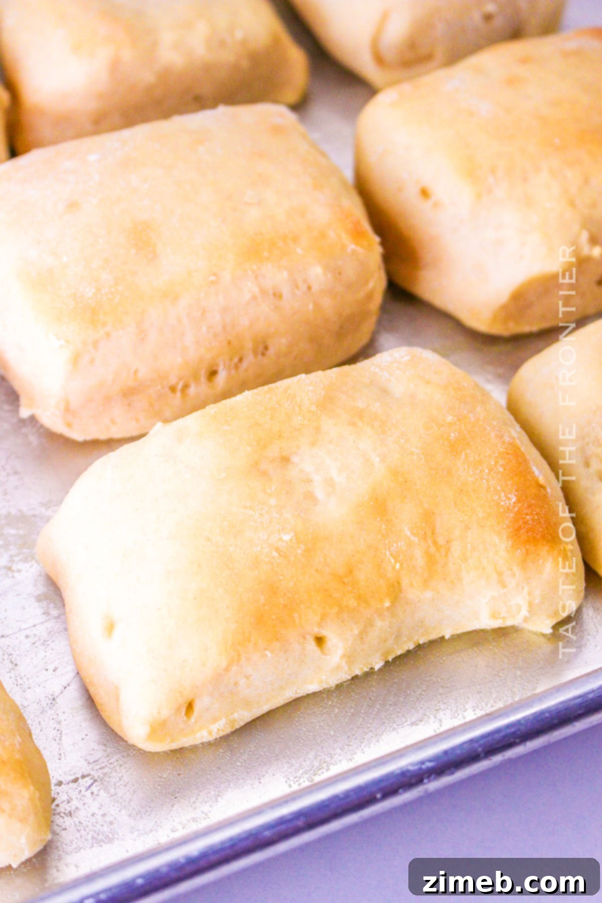 Homemade Texas Roadhouse Rolls 17 Copycat Texas Roadhouse Rolls - A full basket of homemade, soft, and sweet dinner rolls.