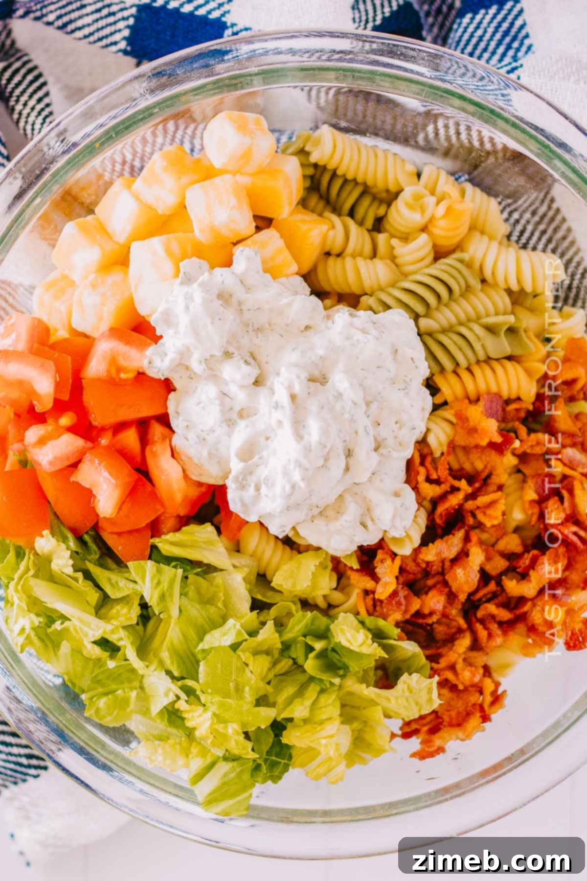 how to make creamy BLT pasta salad