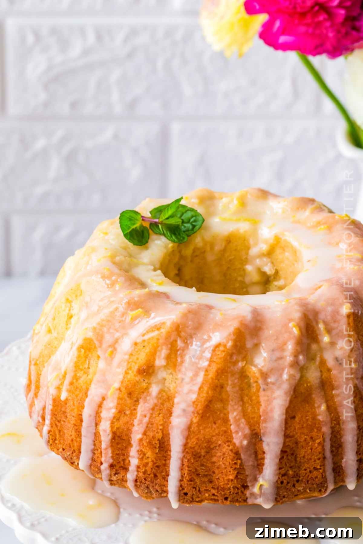 Lemon Bundt Cake with Glaze final presentation