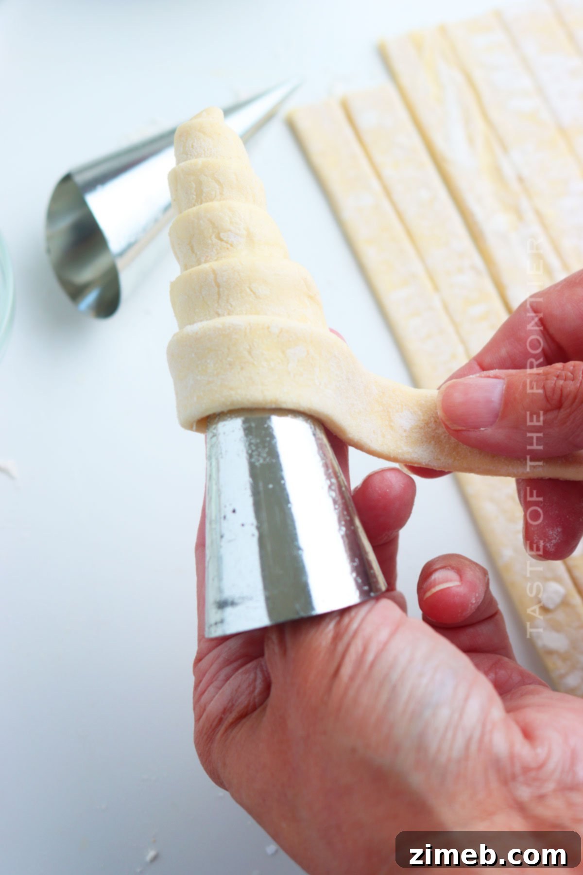 How to form the Cream Horns with Puff Pastry