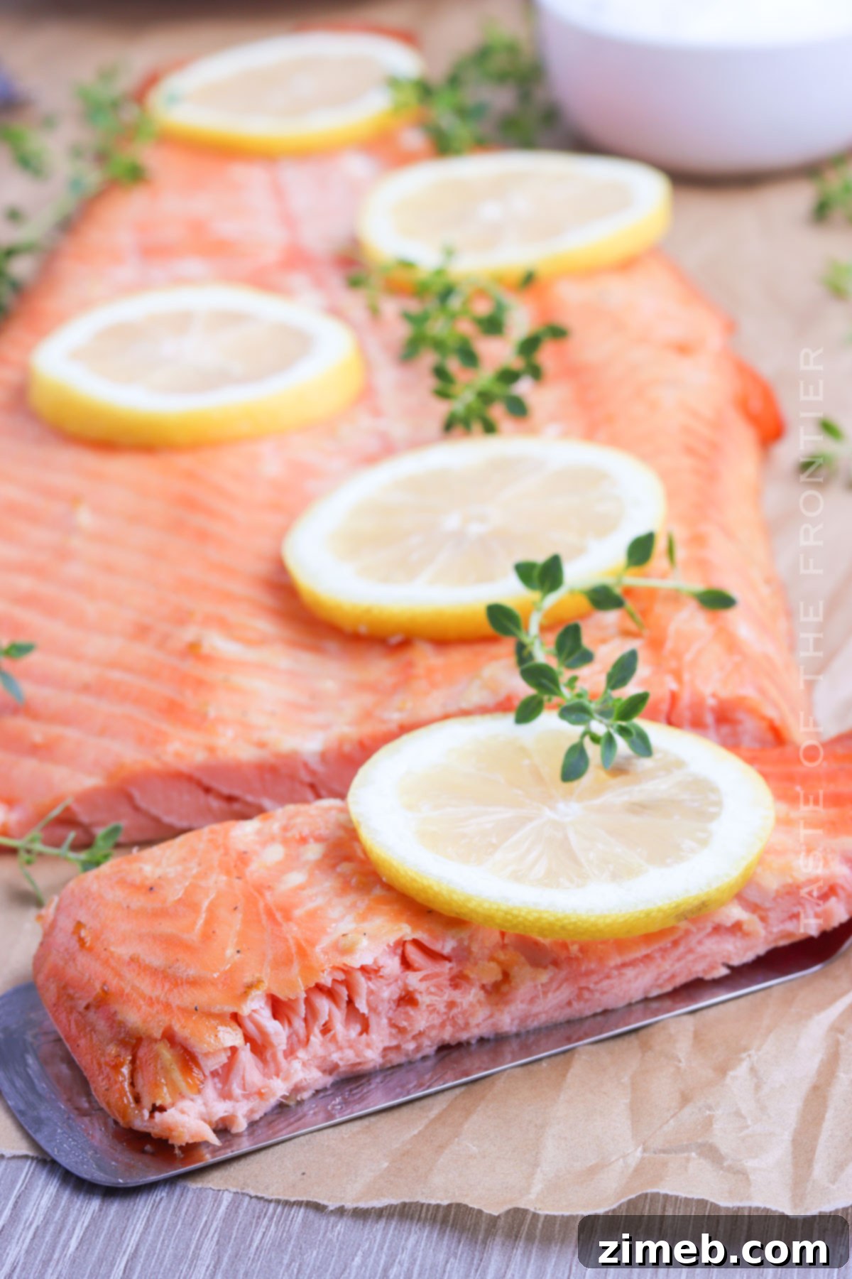 Gourmet Smoked Salmon Fillet 16 salmon with lemon wedges
