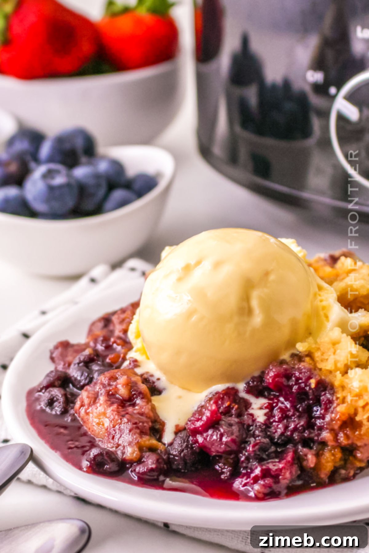 Slow Cooker Cobbler with Mixed Berries