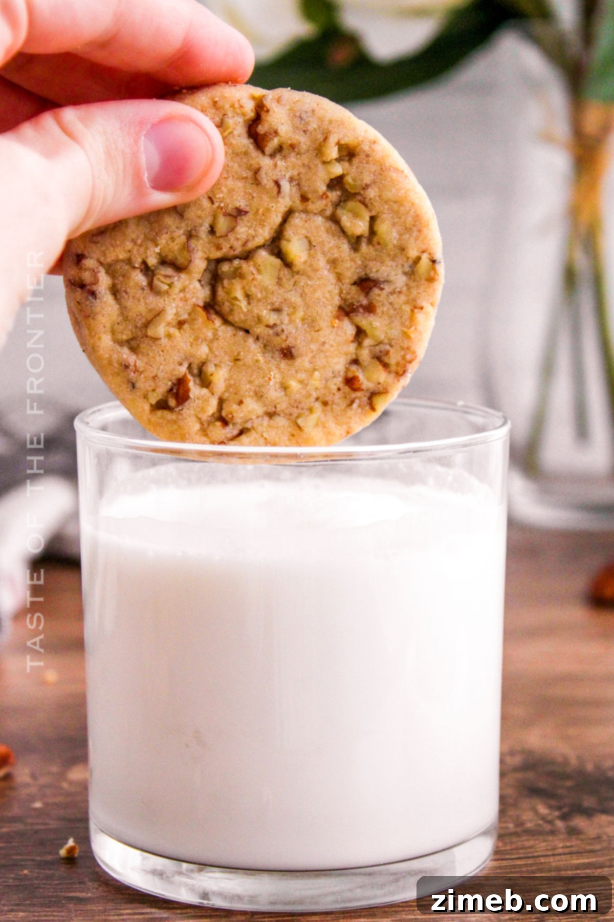 Melt-in-Your-Mouth Pecan Sandies Cookie Recipe 15 dunking pecan sandies cookies