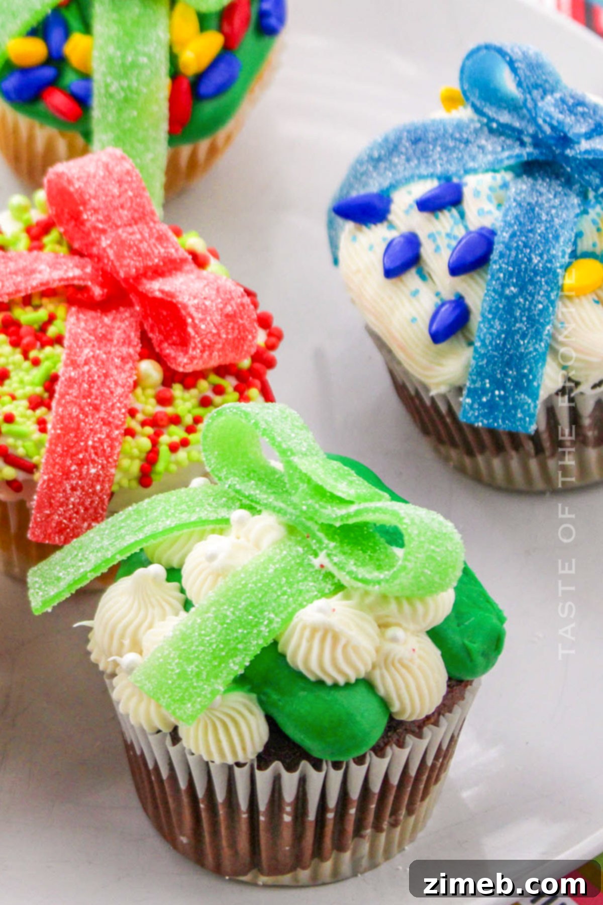 Kitschy Christmas Cupcakes 14 easy holiday cupcakes