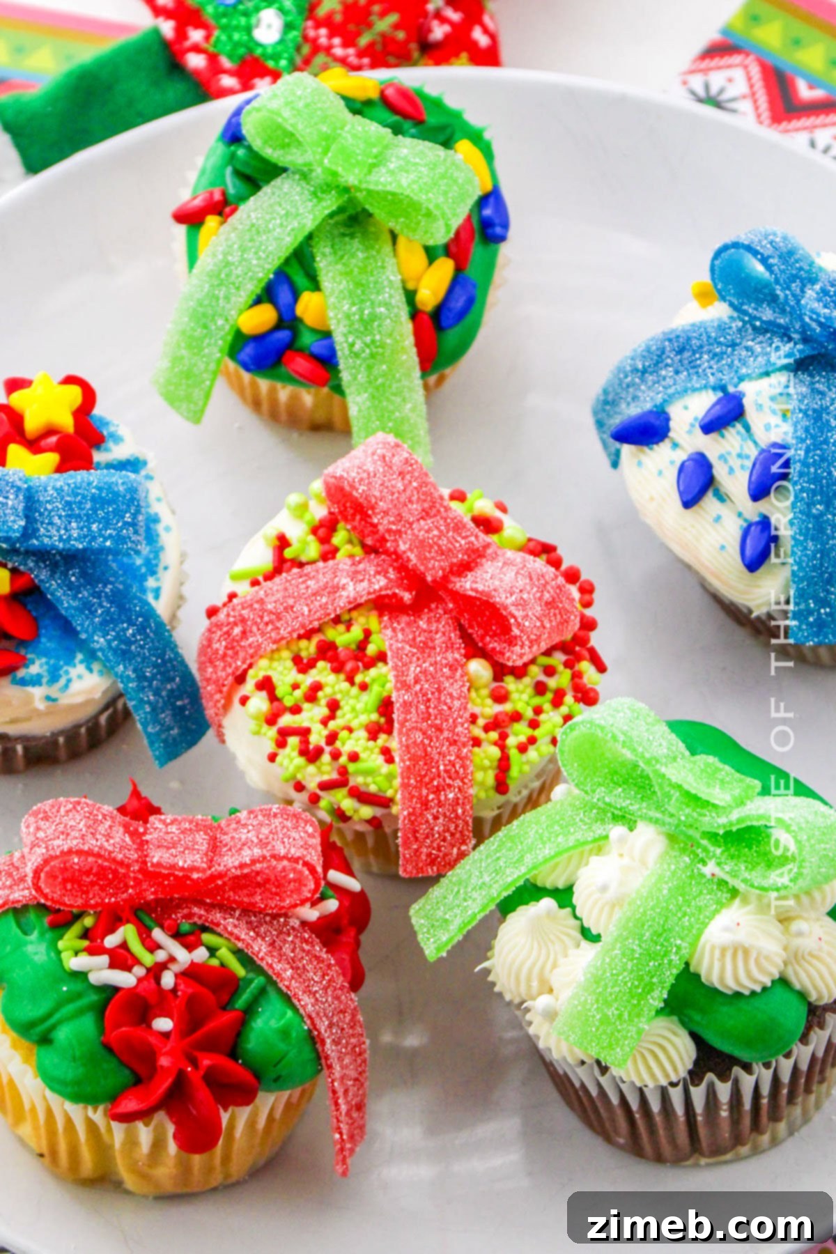 Kitschy Christmas Cupcakes 15 holiday party cupcakes
