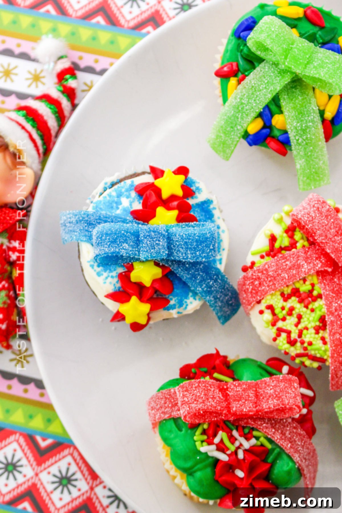 Kitschy Christmas Cupcakes 8 fun cupcakes for parties