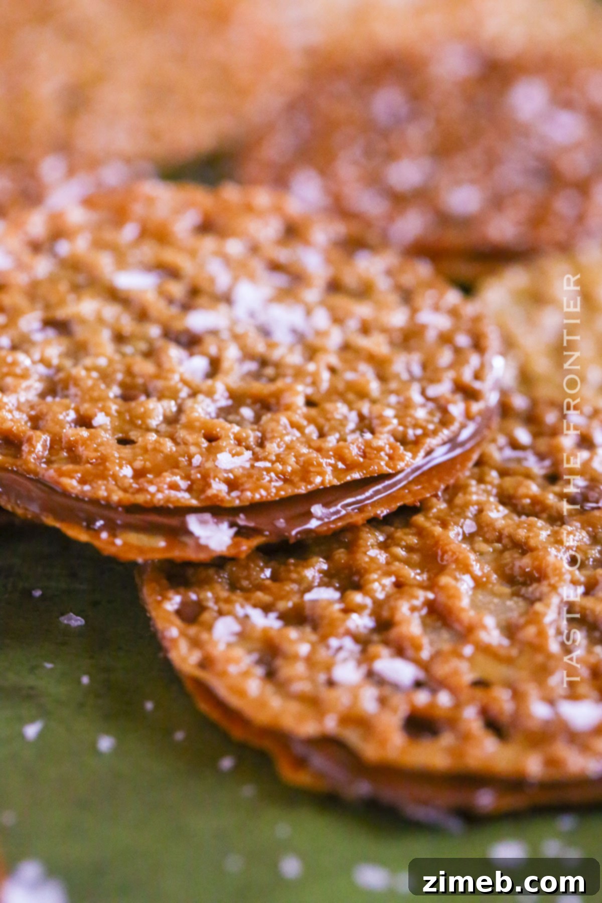 Delicate Lace Cookies 8 Salted lace cookies with Nutella filling