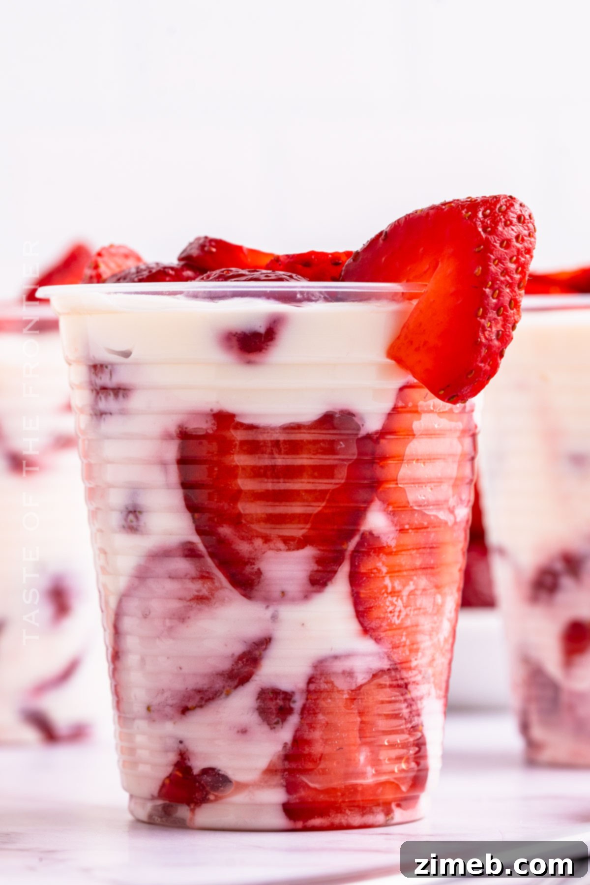 Strawberries and Cream 3 Crema con Fresas dessert