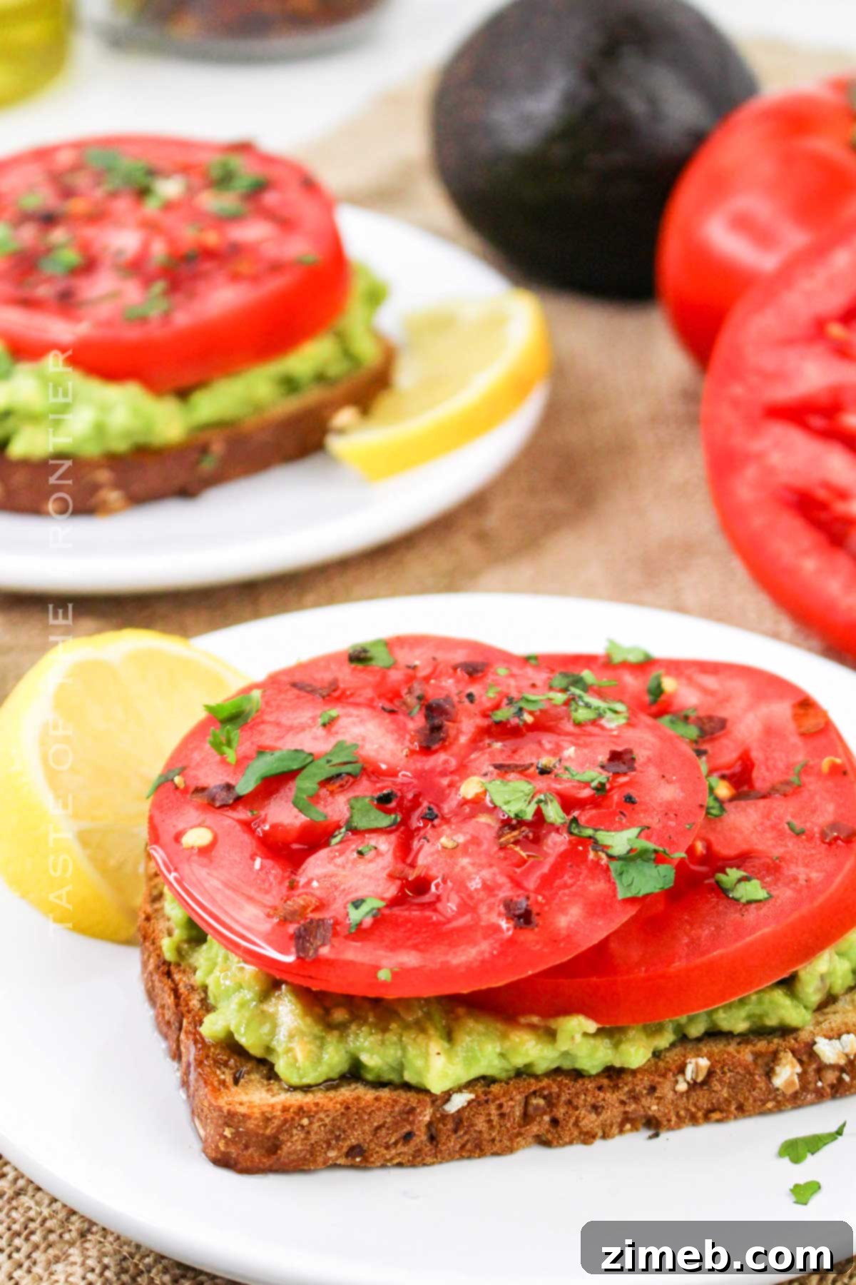 Smashed Avocado Toast with Fresh Tomato 2 Avocado Toast with Tomato