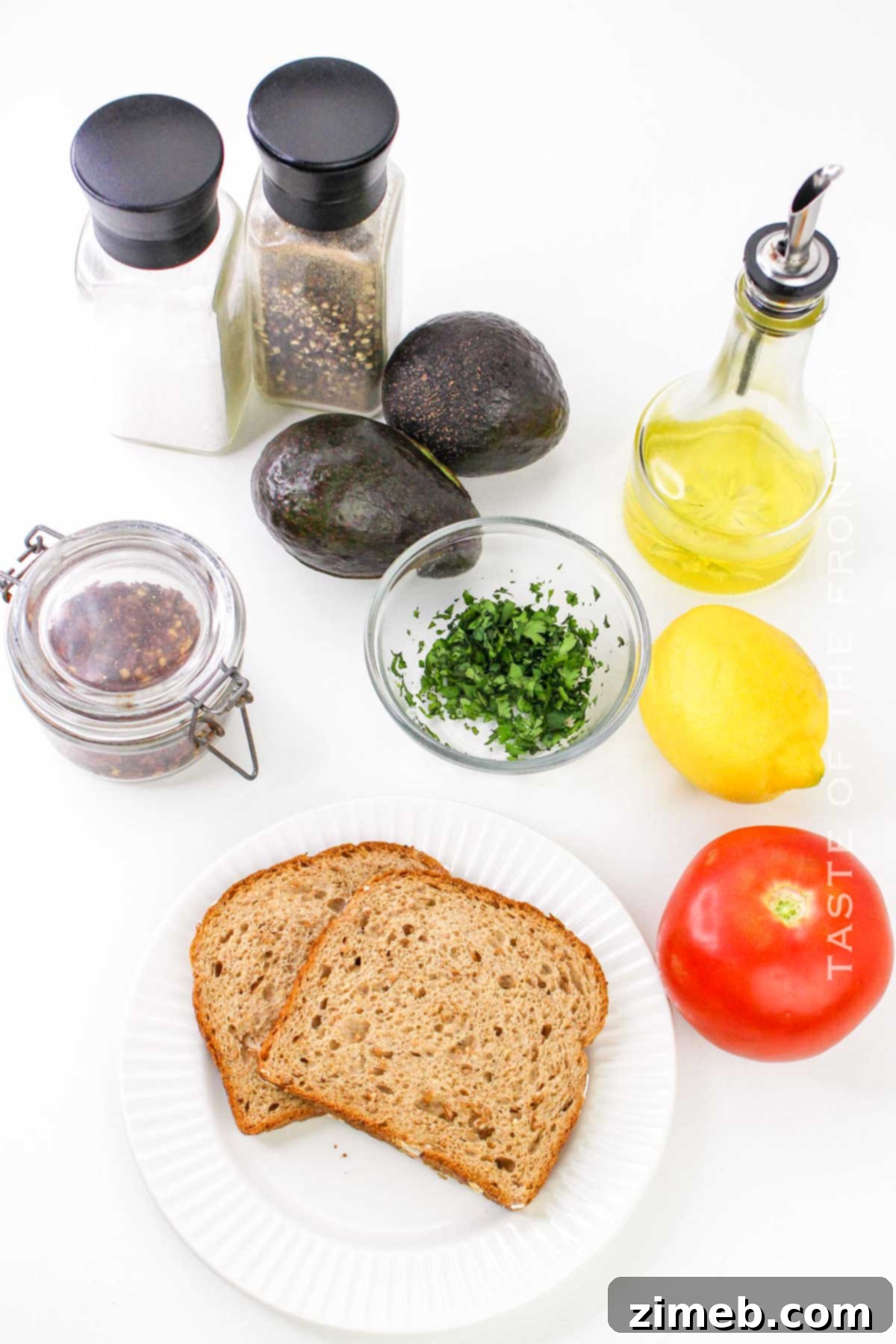 Smashed Avocado Toast with Fresh Tomato 4 Avocado Toast with Tomato ingredients