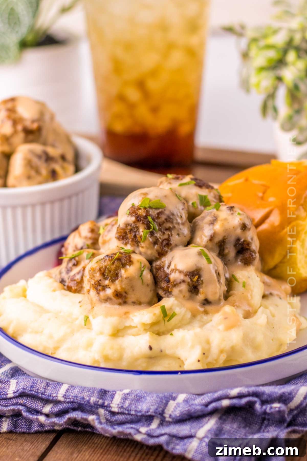 Recreating Ikea's Beloved Swedish Meatballs at Home 3 Hearty dinner with gravy and meatballs