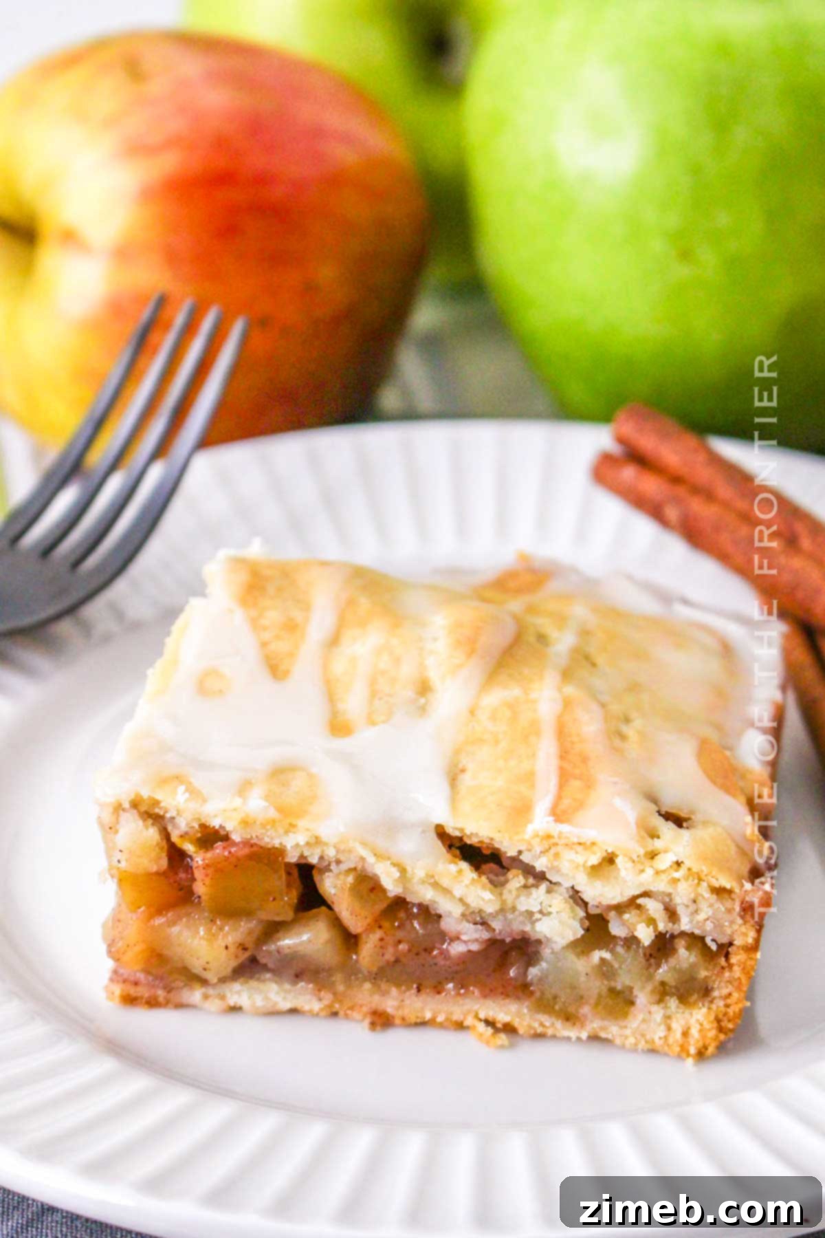 Apple Crumble Bars 3 Autumnal pie bars for fall gatherings
