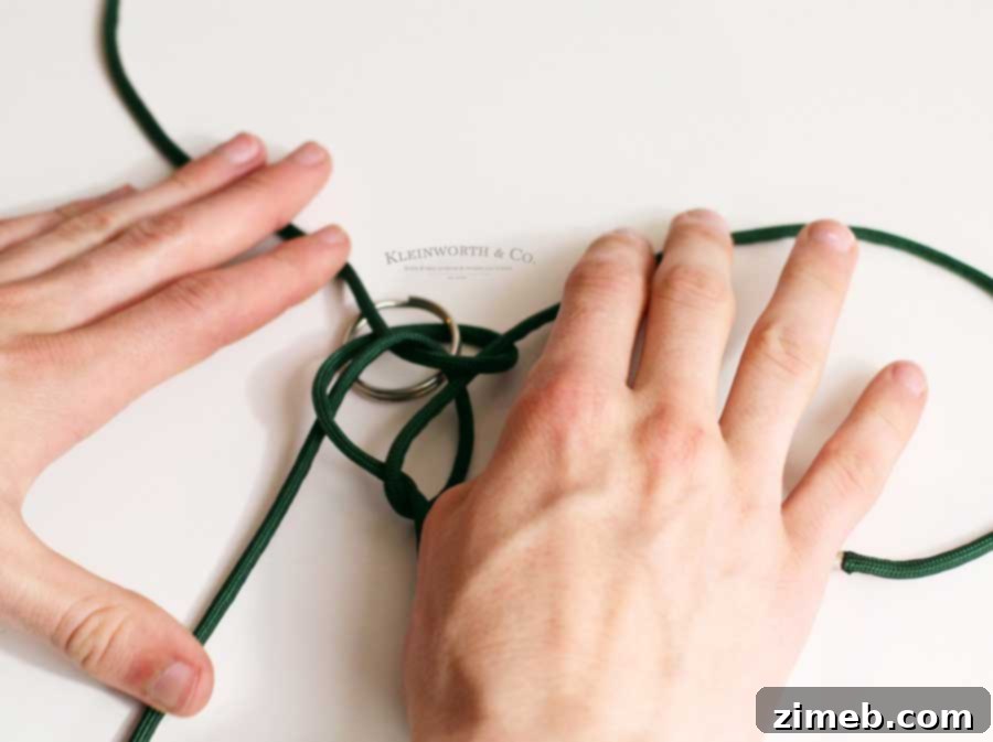 Tactical Paracord Survival Keyring 10 paracord keychain tutorial - pull tight