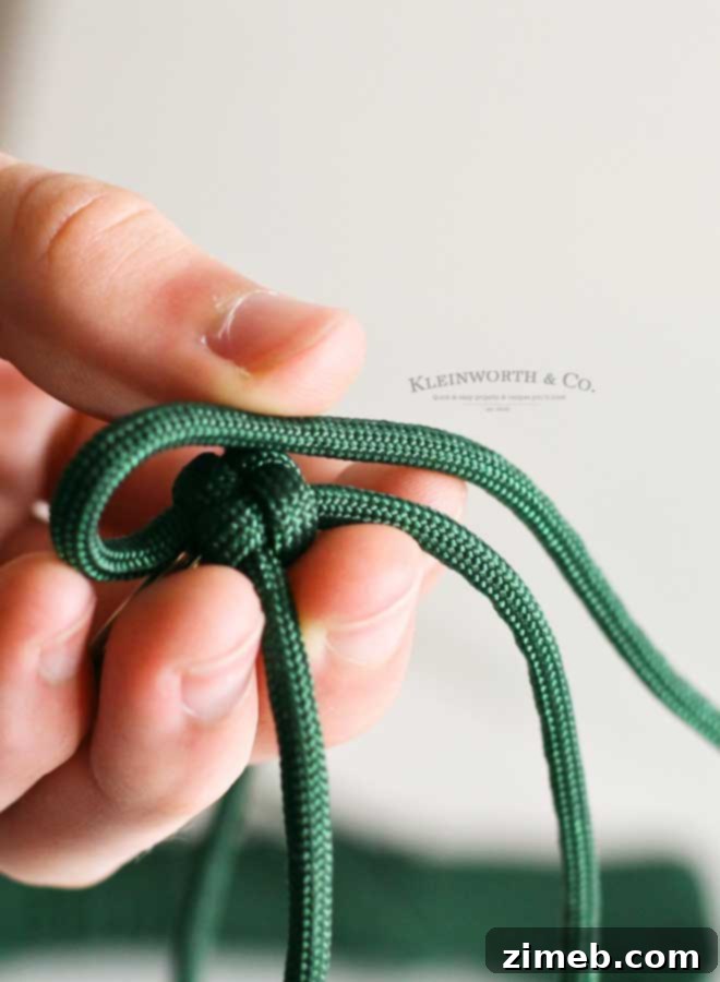 Tactical Paracord Survival Keyring 13 paracord keychain tutorial - fold