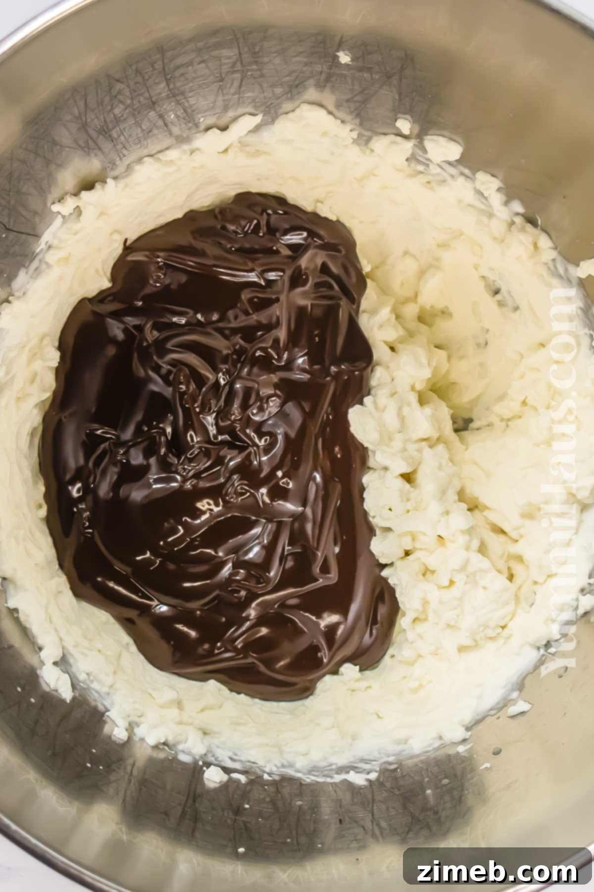 How to make Chocolate Mousse, step-by-step process.