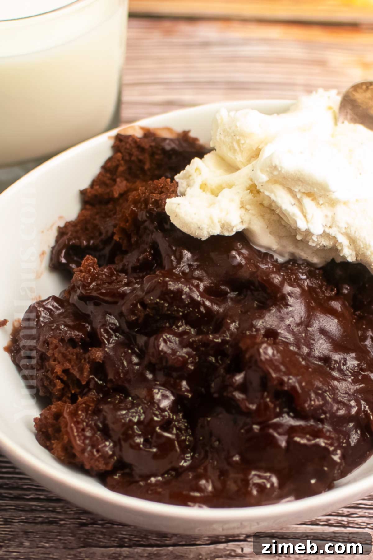 Slow cooker cake with vanilla ice cream and chocolate sauce