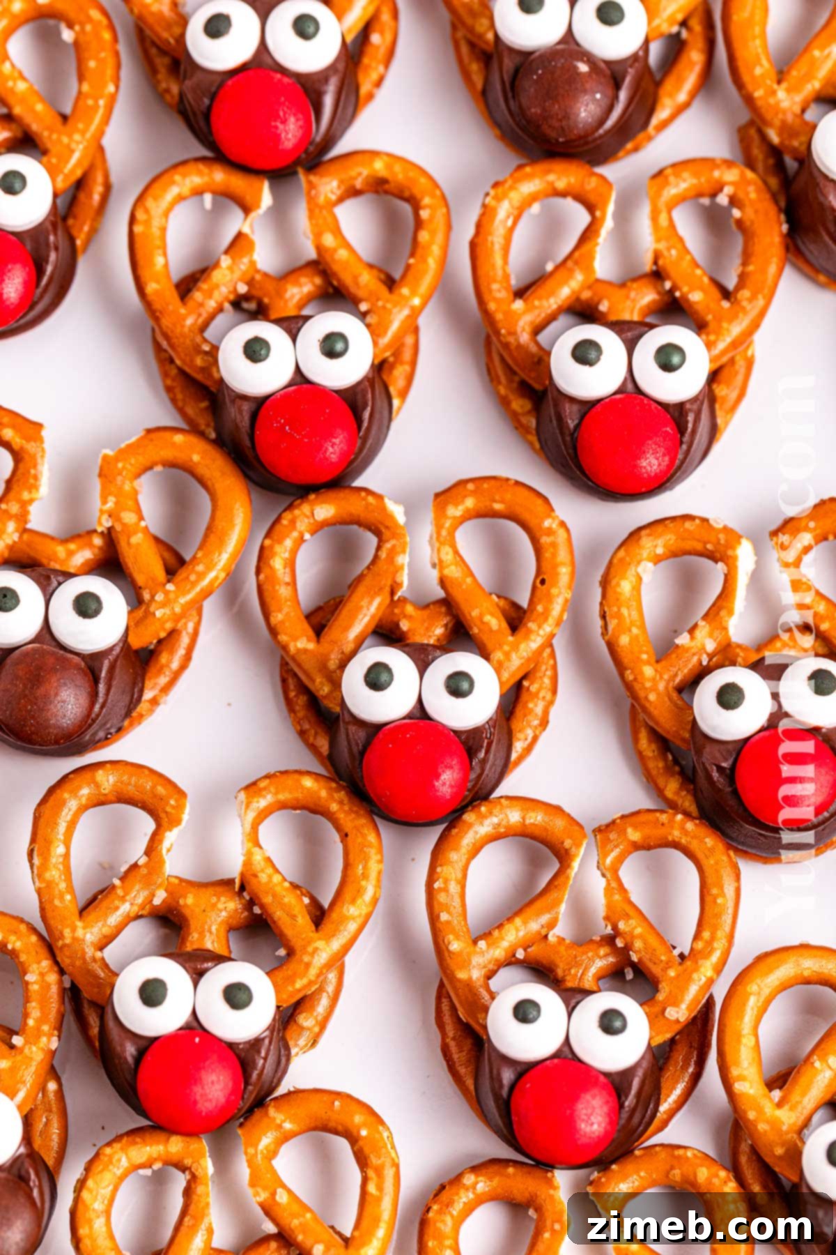 Adorable Reindeer Rolo Pretzels - The perfect sweet and salty Christmas treat for parties and gifting.