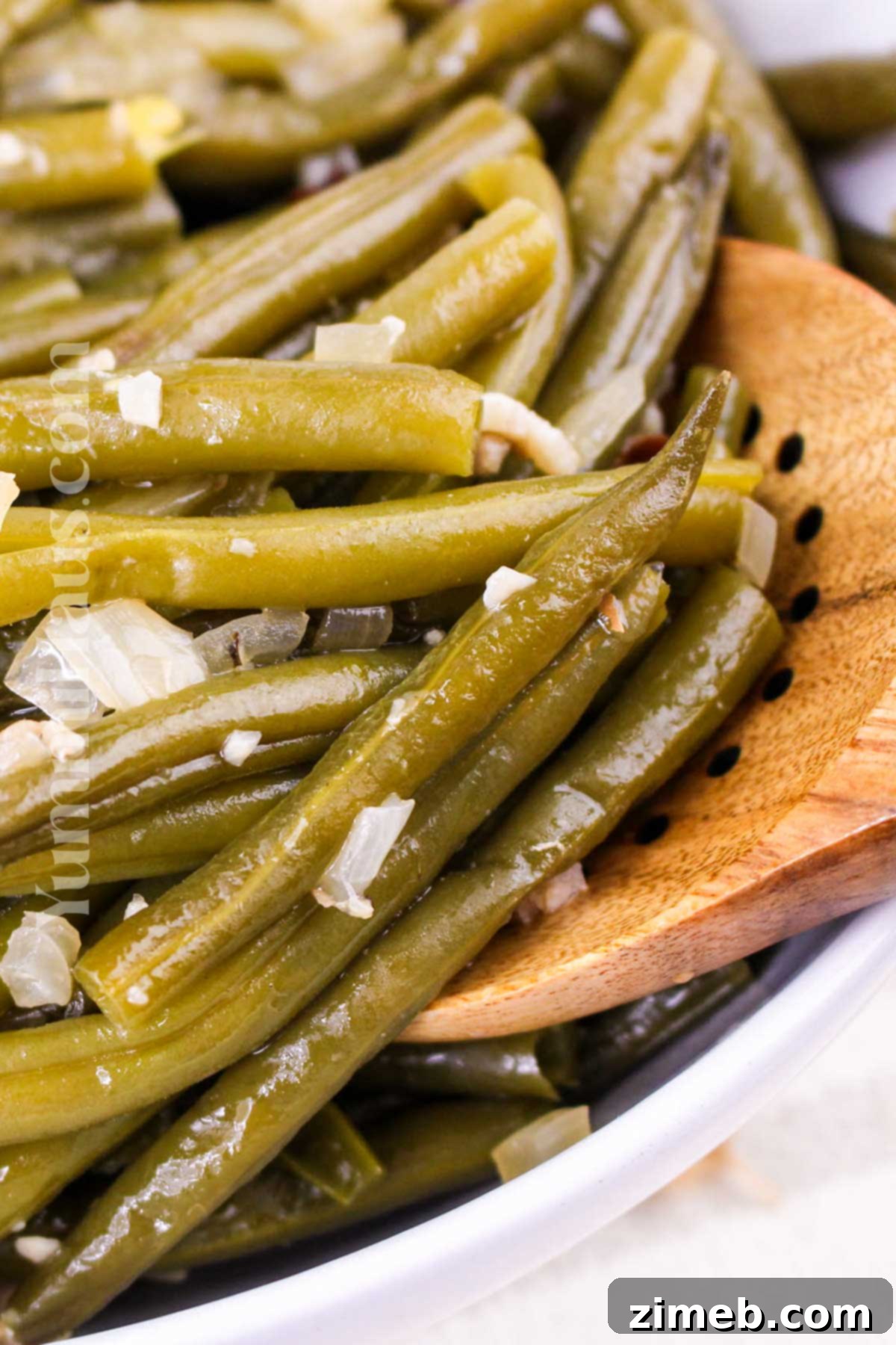 Delicious Crockpot Green Beans 13 Holiday side dish - Slow Cooker Green Beans with bacon.