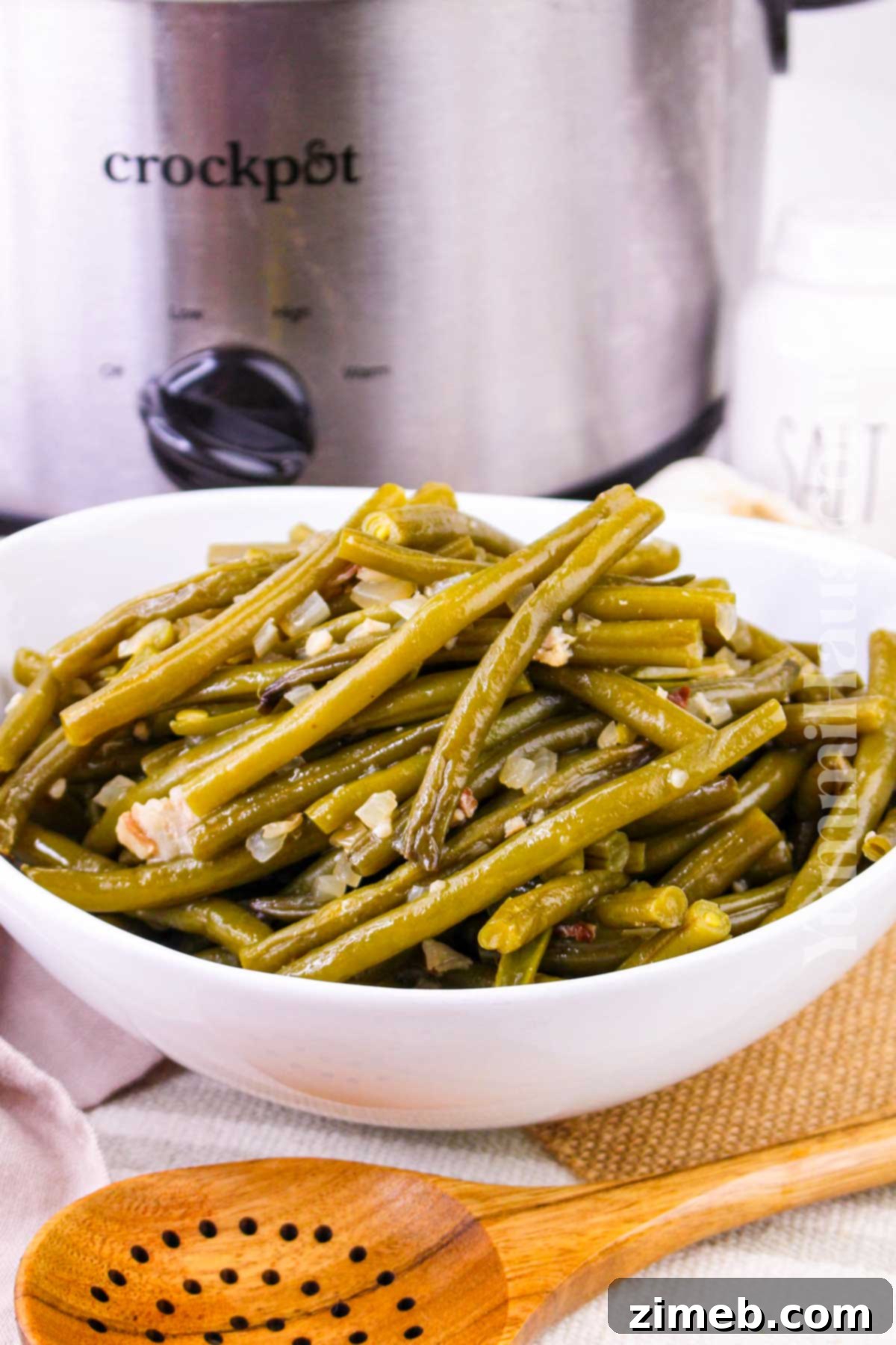 Delicious Crockpot Green Beans 3 Green Beans in Crockpot recipe - A heartwarming and easy holiday side.
