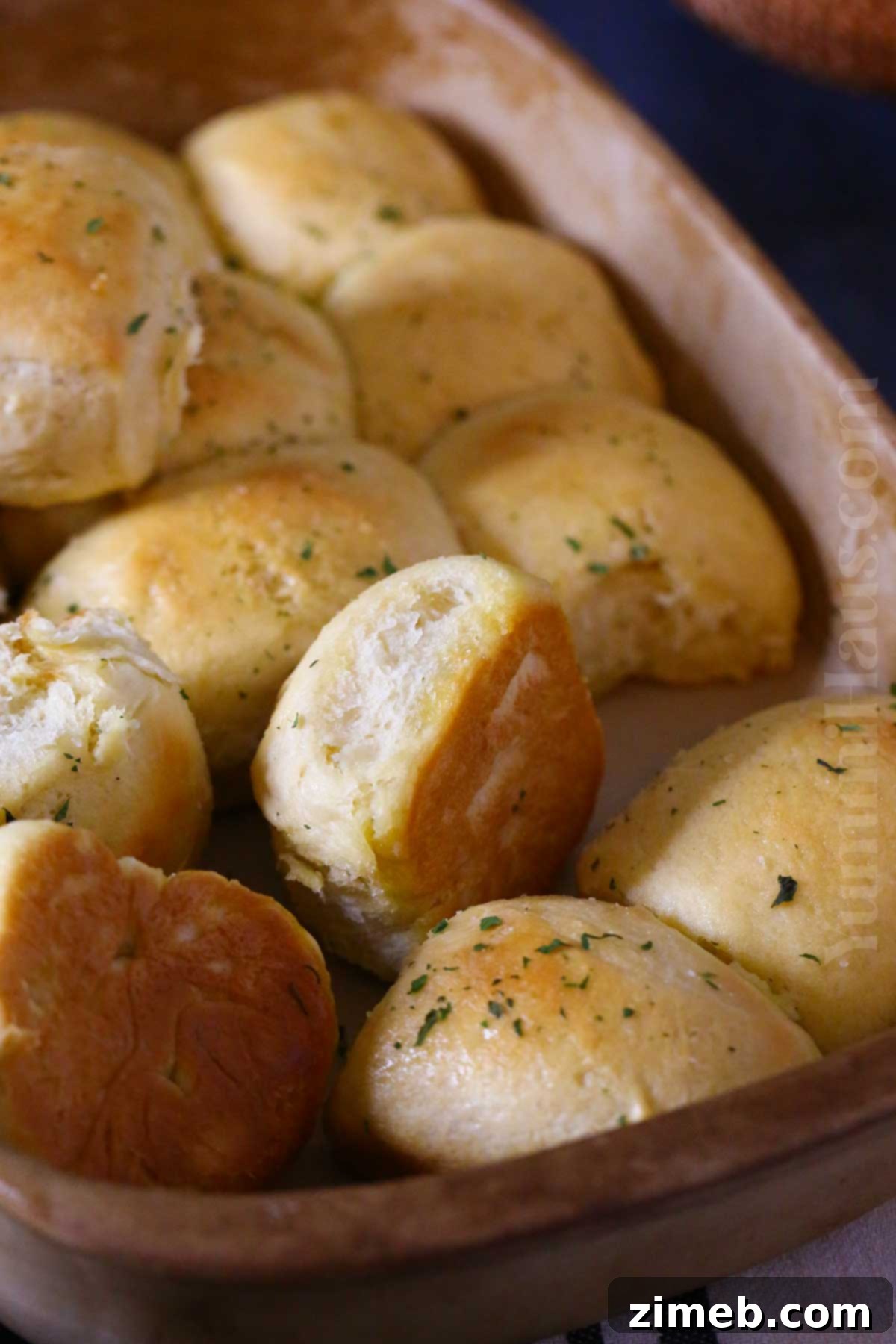 Fluffy Hawaiian Sweet Rolls 8 dinner rolls for the holidays