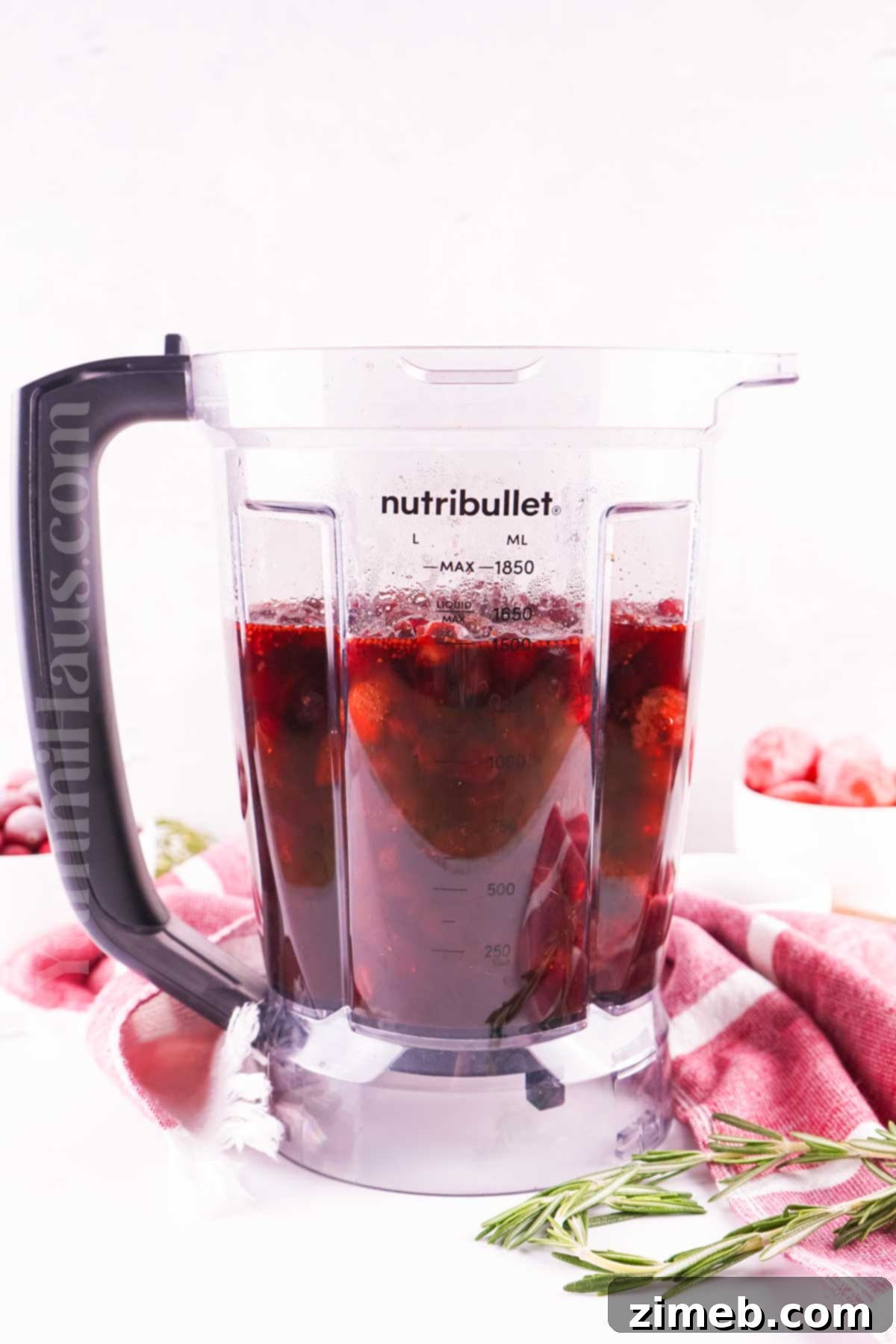 Yuletide Groove 7 Blending the cooked berries for a smooth Christmas Jam.