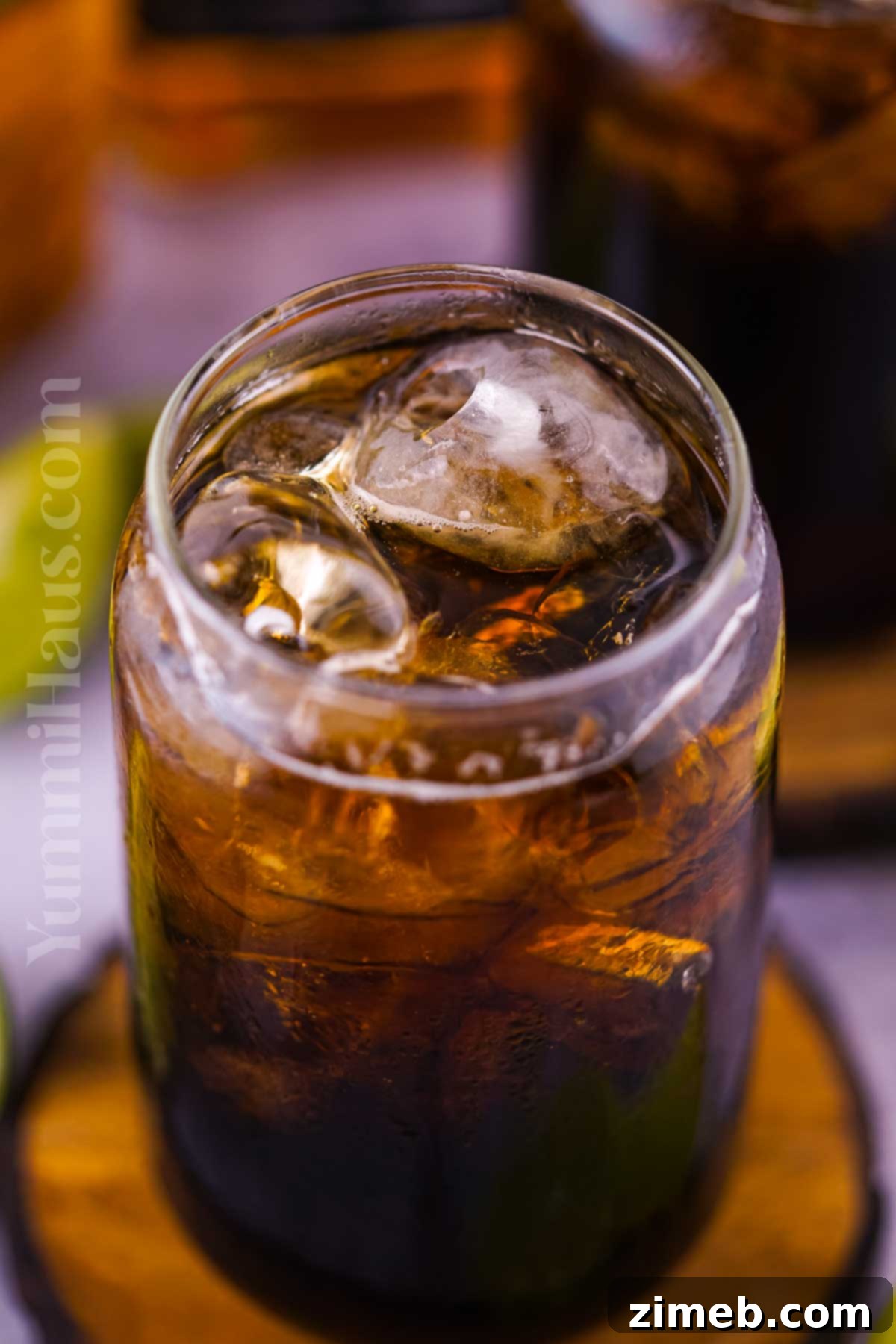 Jack and Coke 7 cocktail with soda