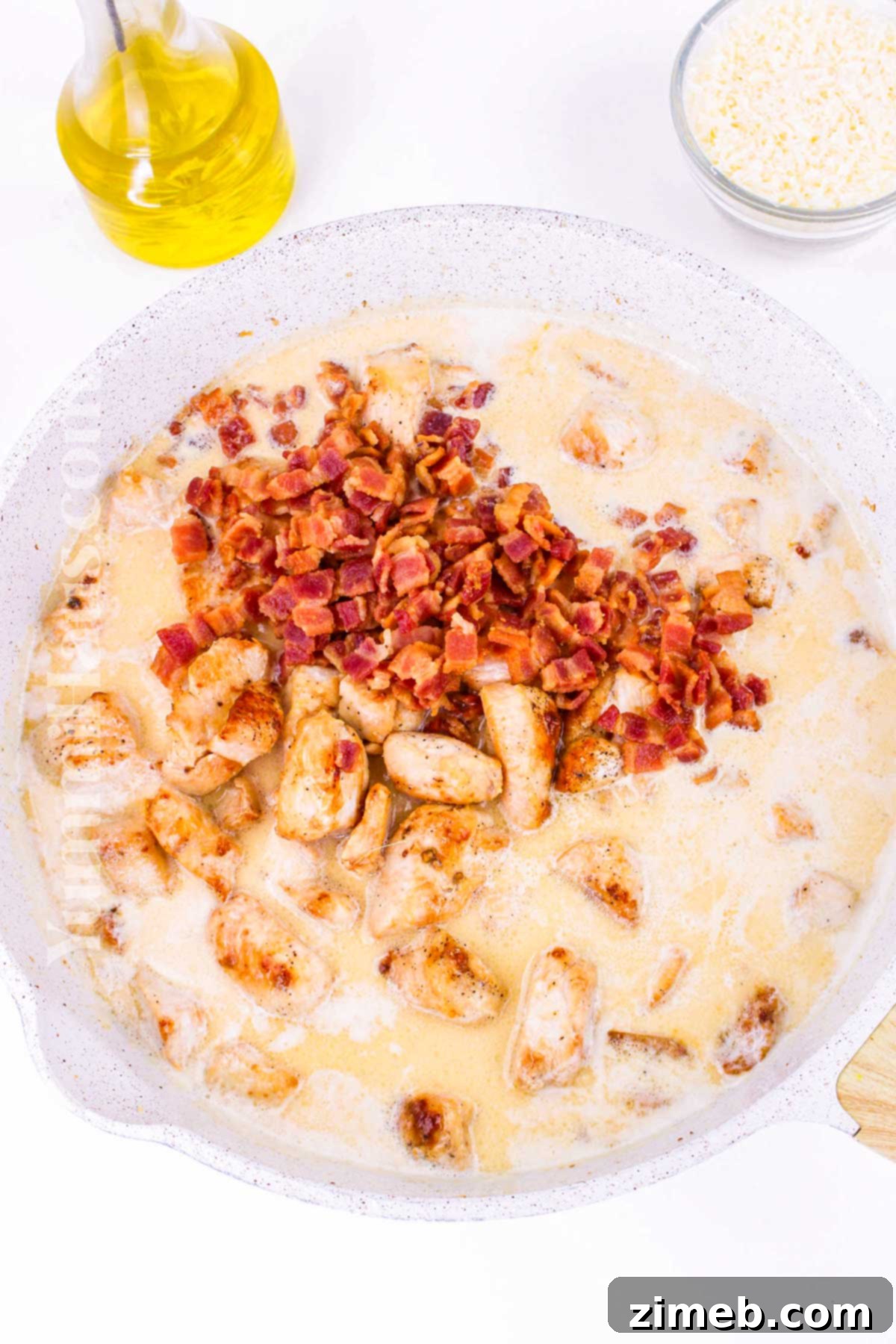 Creamy Chicken and Bacon Pasta 6 Mixing creamy pasta sauce with chicken and bacon