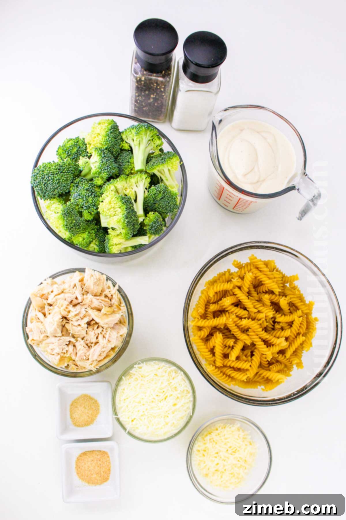 Creamy Chicken and Broccoli Alfredo Bake 4 Ingredients for Easy Chicken Broccoli Alfredo Bake