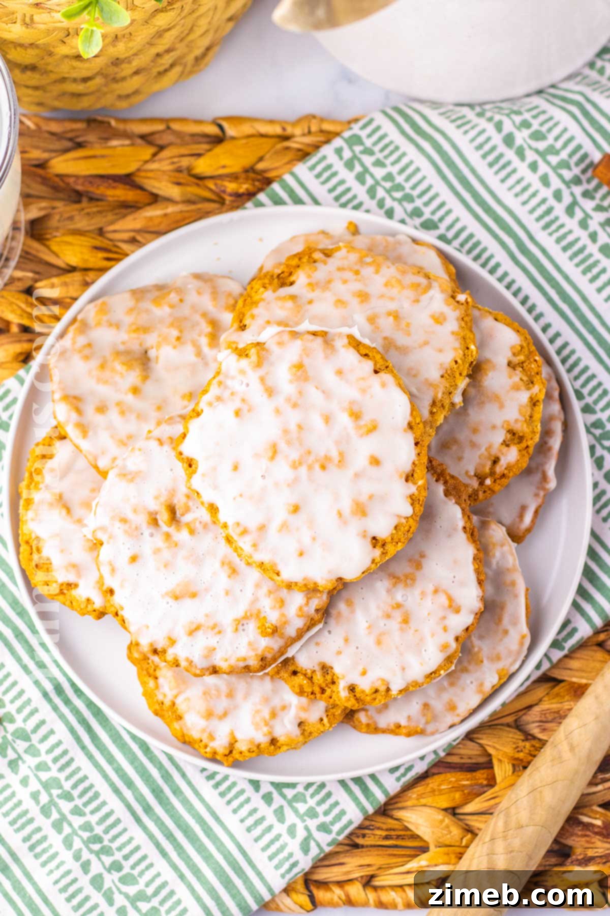 Sweet Glazed Oatmeal Delights 3 Delicious oatmeal dessert perfect for fall snacking