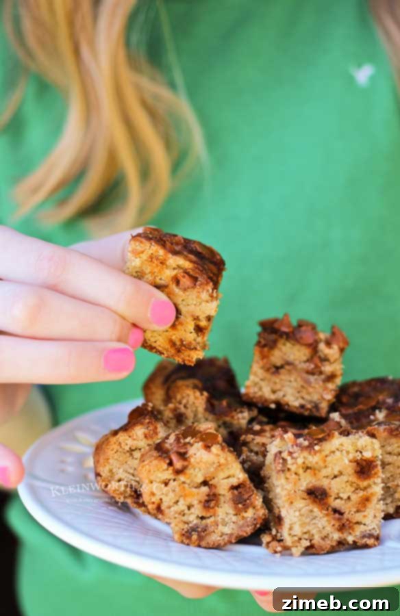 Golden Cinnamon Chip Pumpkin Blondies 7 pumpkin spice - Cinnamon Chip Pumpkin Blondies