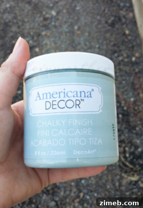 DIY Pallet Console Table Applying Vintage Chalk Paint to Pallet