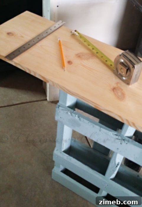 DIY Pallet Console Table Cutting the Table Top for Pallet Console