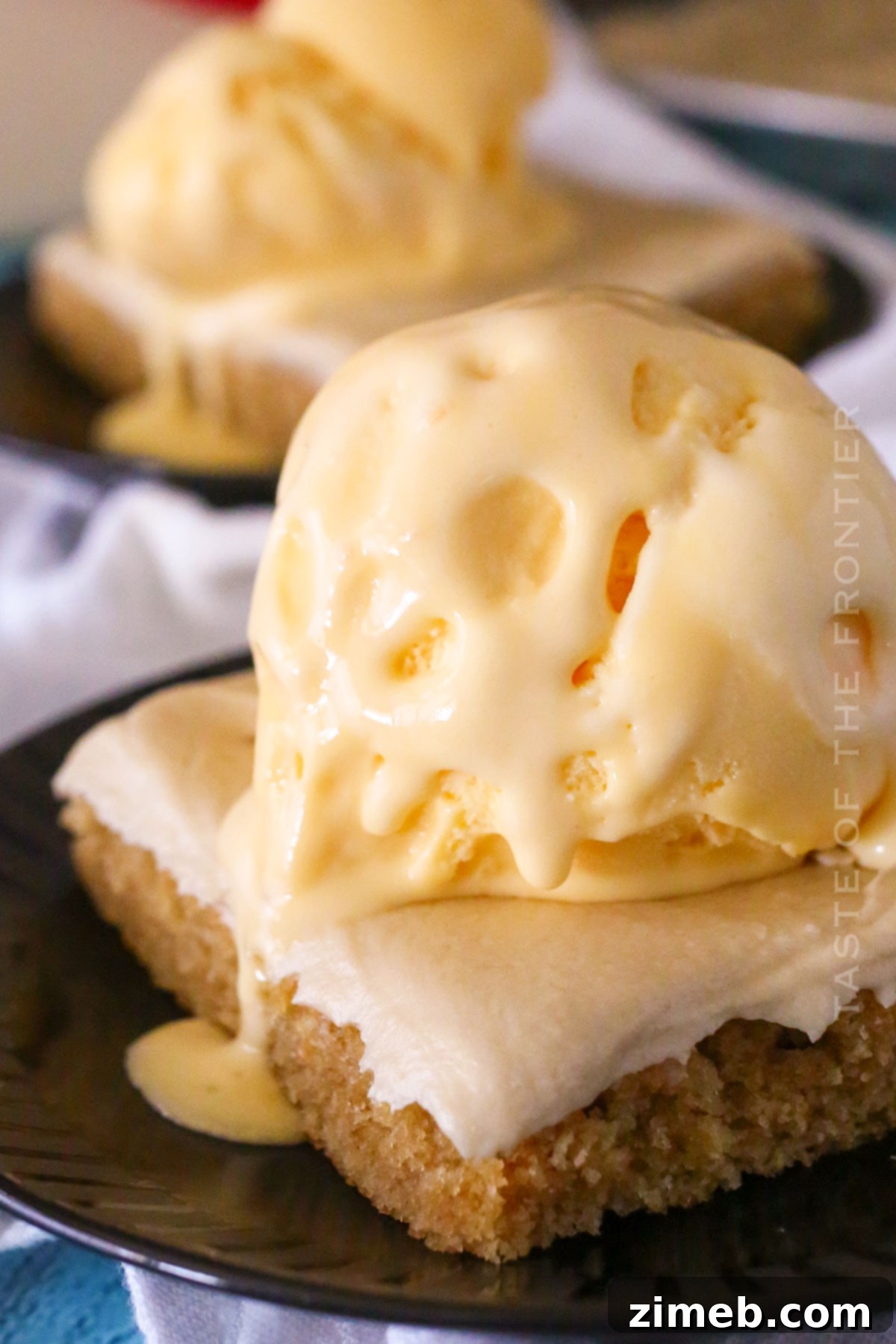 cake with maple frosting