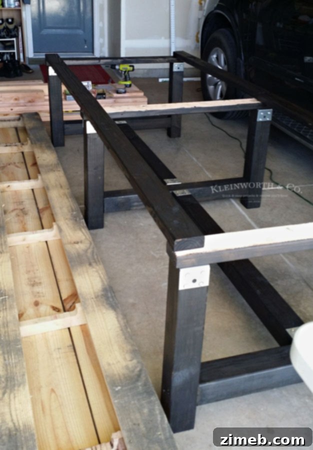 Connected Leg Frame for DIY Pallet Outdoor Dining Table