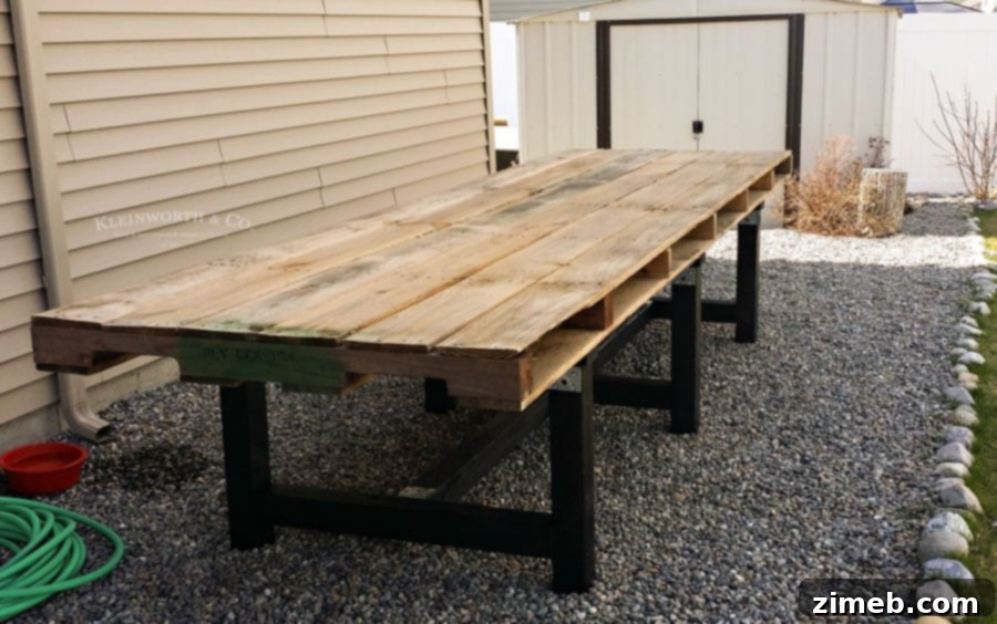 Assembled DIY Pallet Outdoor Dining Table