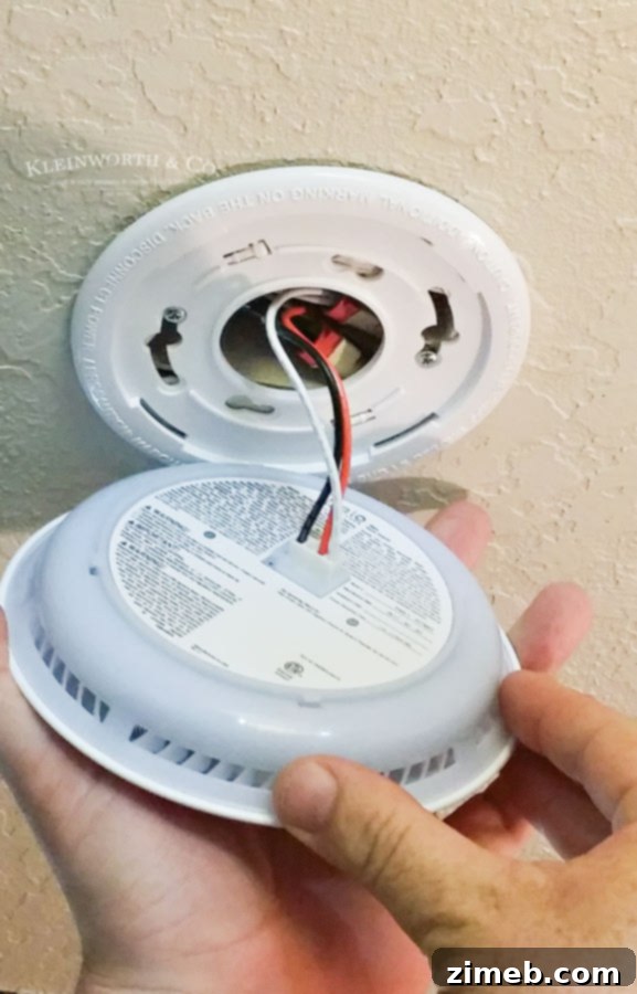 Smart Smoke and CO2 Detector with Iris