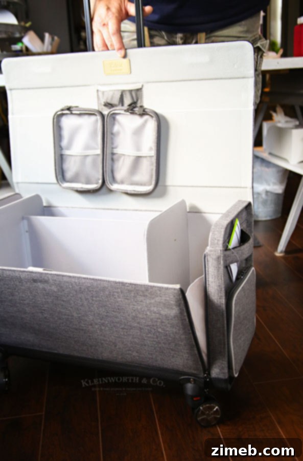 Interior Pockets and Compartments of the Cricut Craft Bag