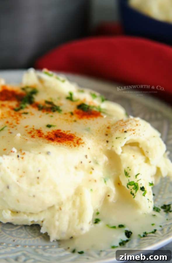 Homemade turkey gravy recipe using pan drippings