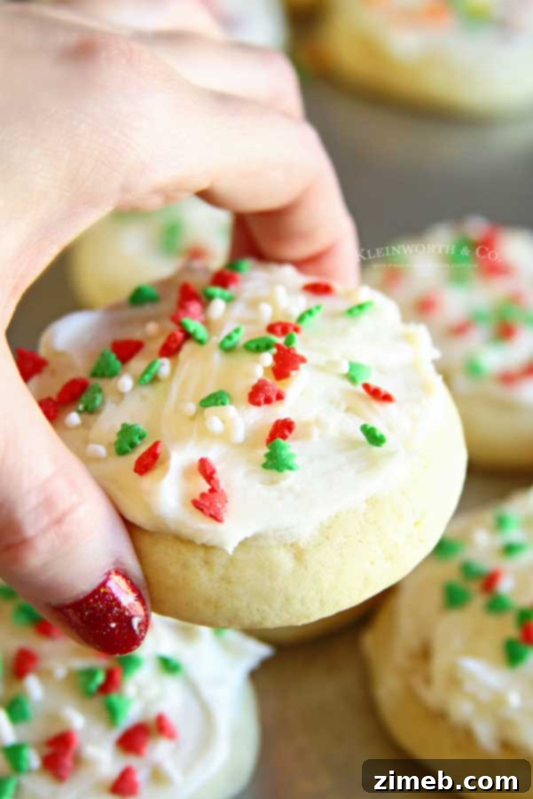 How to make Christmas Lofthouse Sugar Cookies - Copycat Recipe