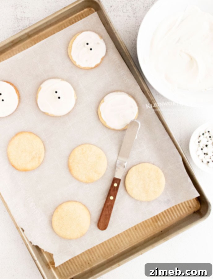 Decorated Halloween Cookies with mummy theme