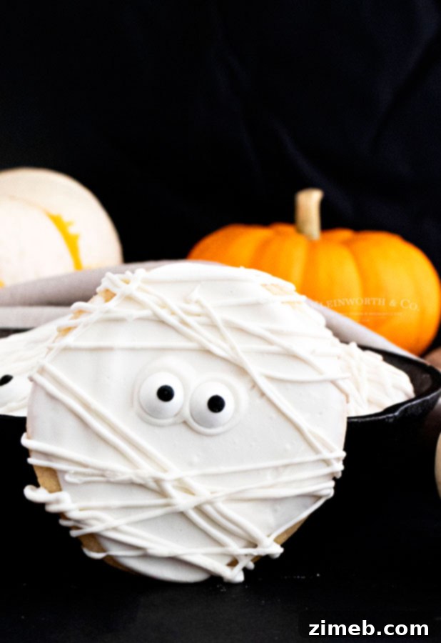 How to make Halloween Cookies - showing the decorating step