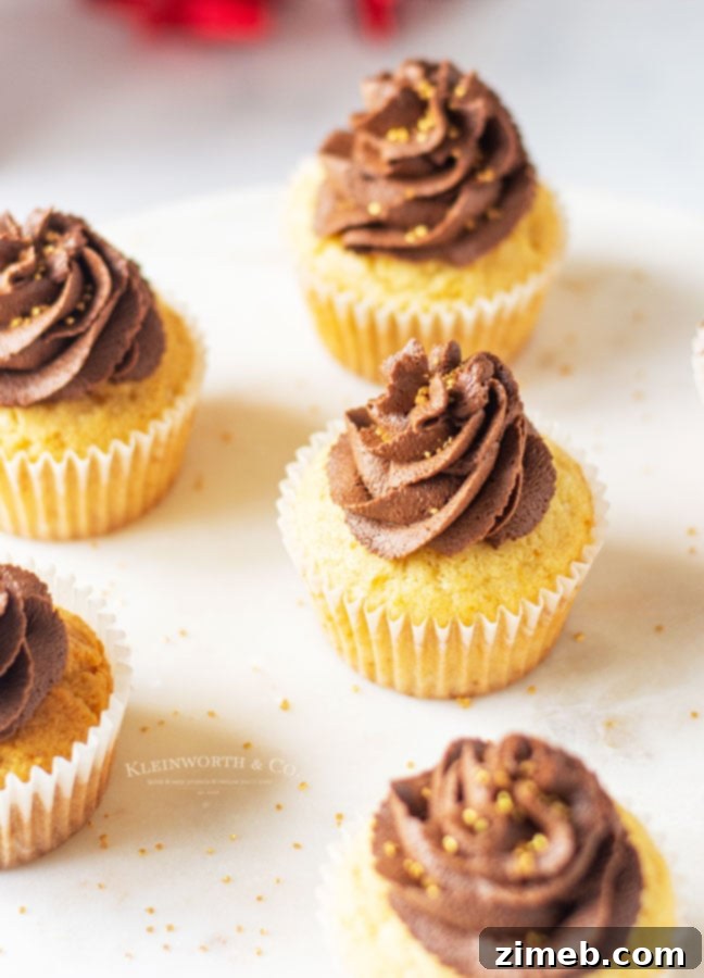 New Year's party cupcakes, festive and delicious with Nutella filling.