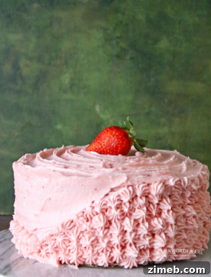 Fresh strawberry puree for cake
