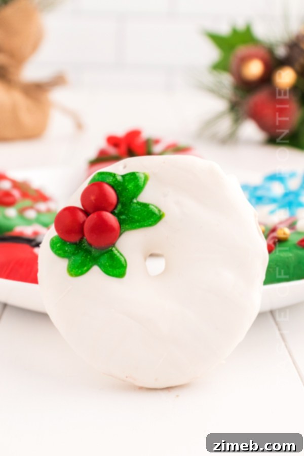 Festive Wreath Cookie Delights 4 white with holly Christmas cookie